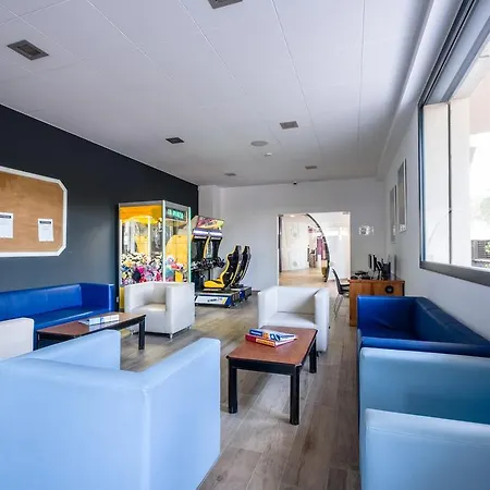 Aparthotel California 3*
